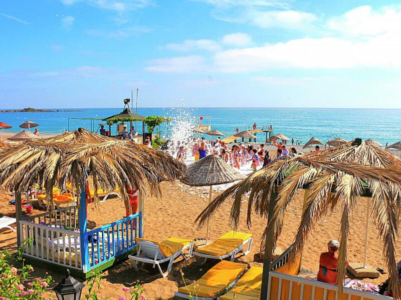 Club Aqua Plaza