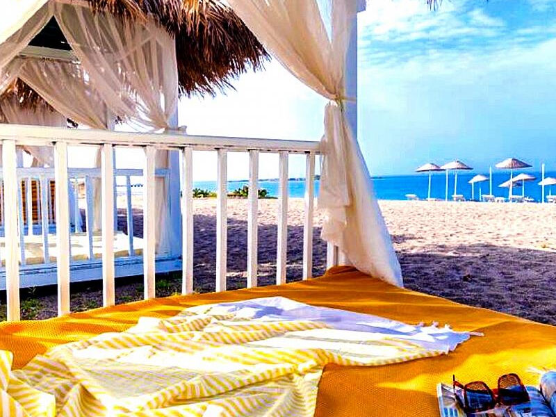 Club Aqua Plaza