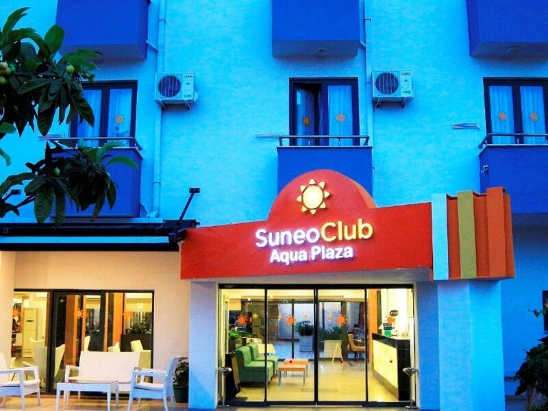 Club Aqua Plaza