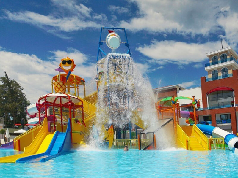 Club Aqua Plaza