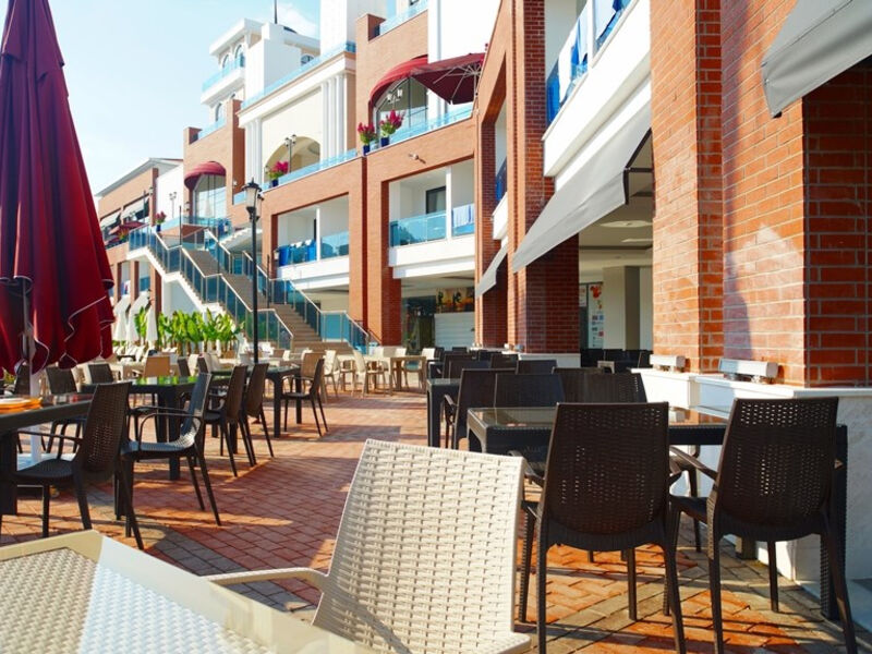 Club Aqua Plaza