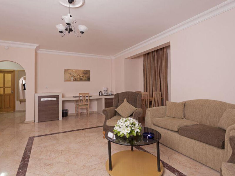 Club Paradiso Hotel & Resort