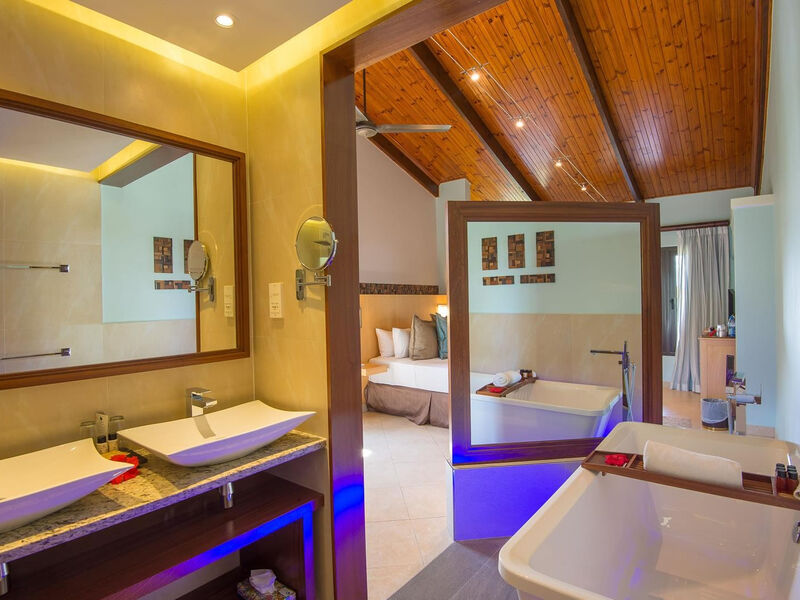 Coco De Mer & Black Parrot Suites