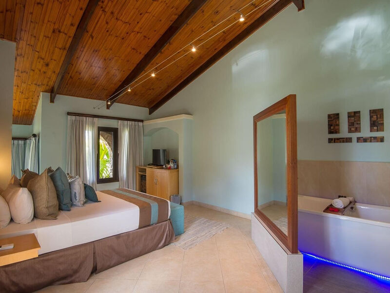 Coco De Mer & Black Parrot Suites