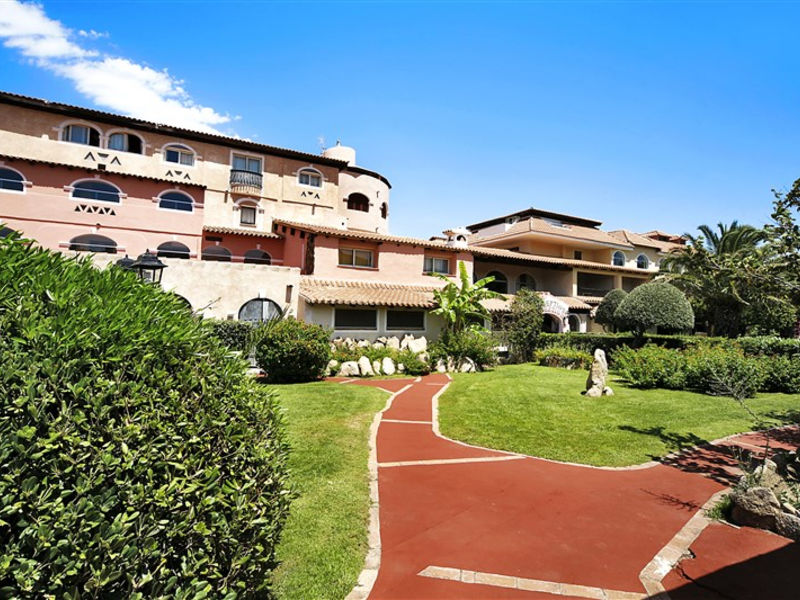 Colonna Beach Hotel & Residence