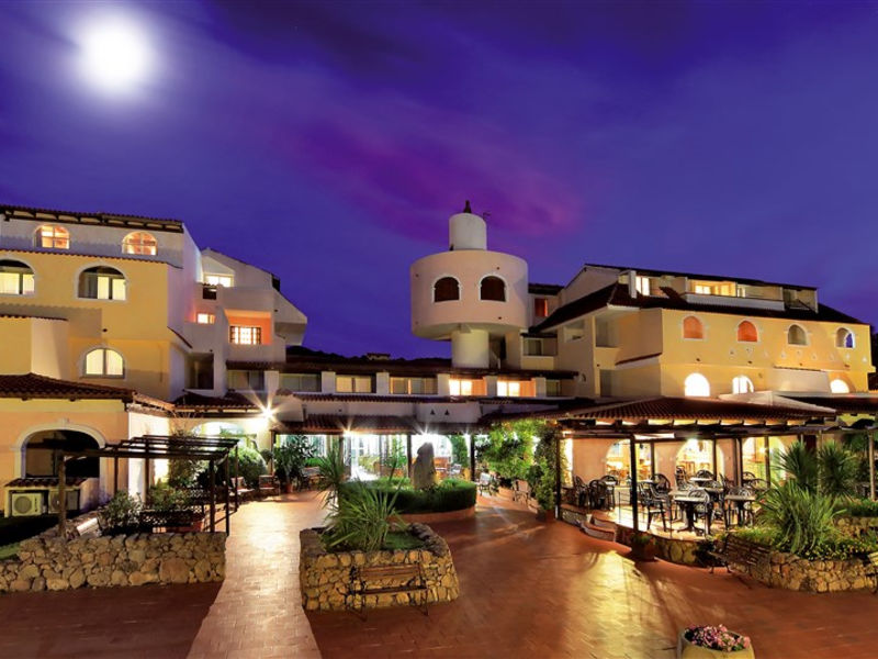 Colonna Beach Hotel & Residence
