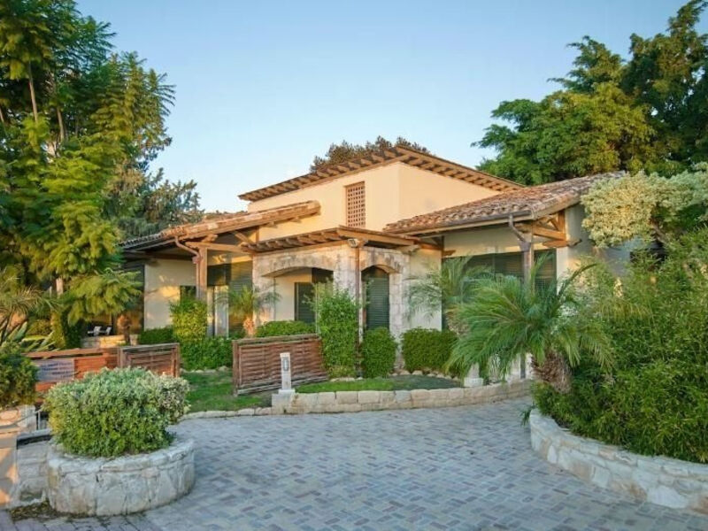 Columbia Beach Resort