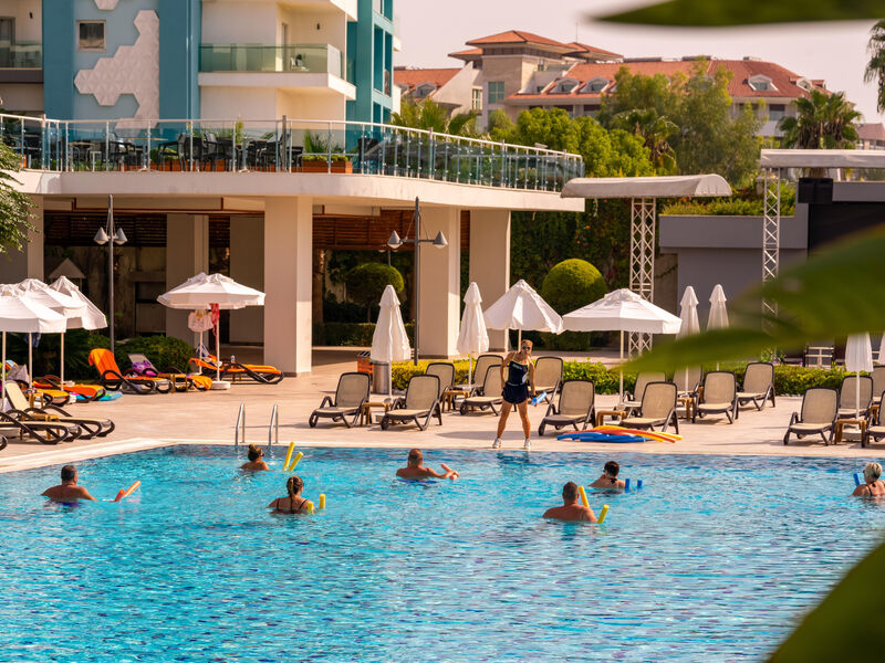 Commodore Elite Suite and Spa