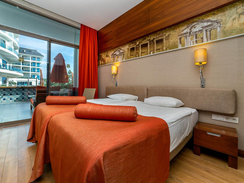 Commodore Elite Suite and Spa