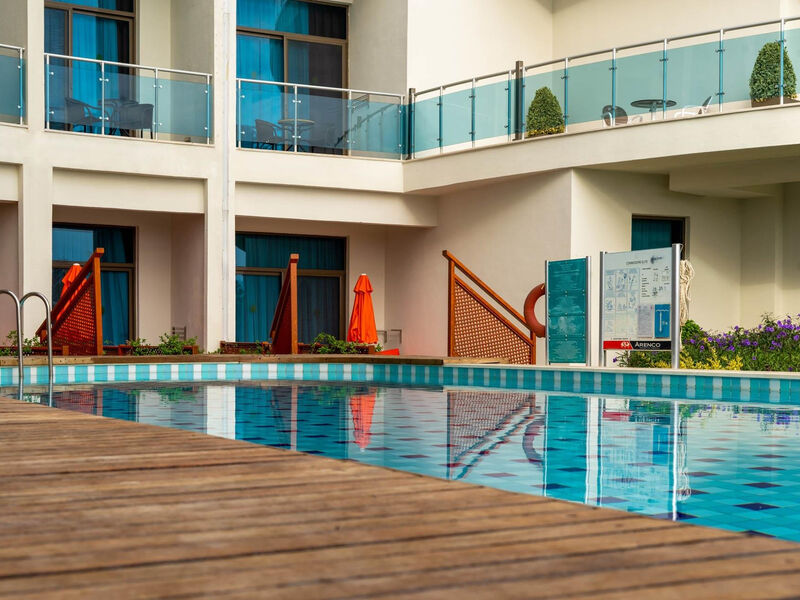 Commodore Elite Suite and Spa