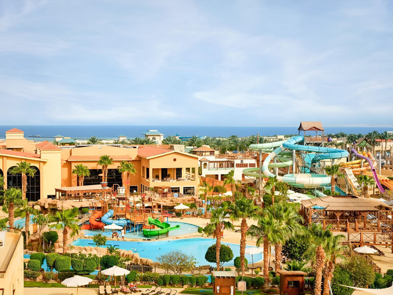 Coral Sea Aqua Club Resort