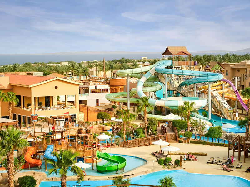 Coral Sea Aqua Club Resort