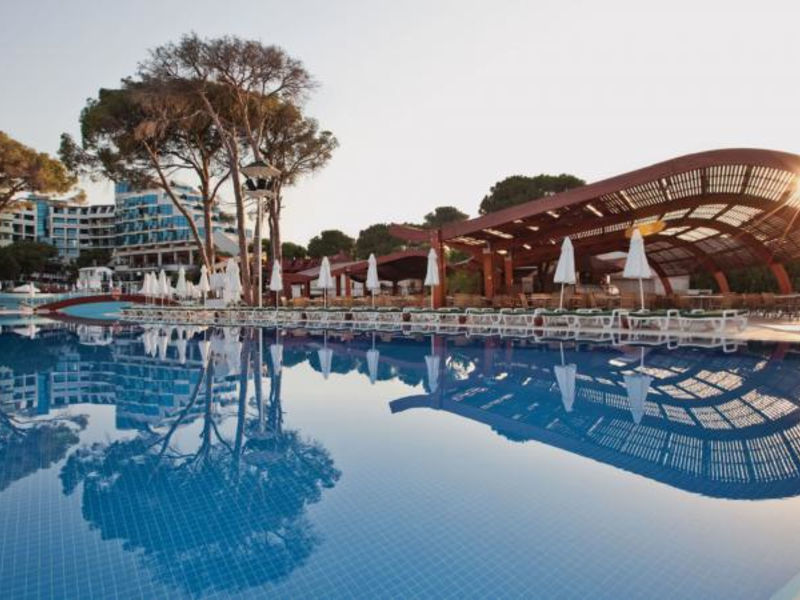 Cornelia De Luxe Resort