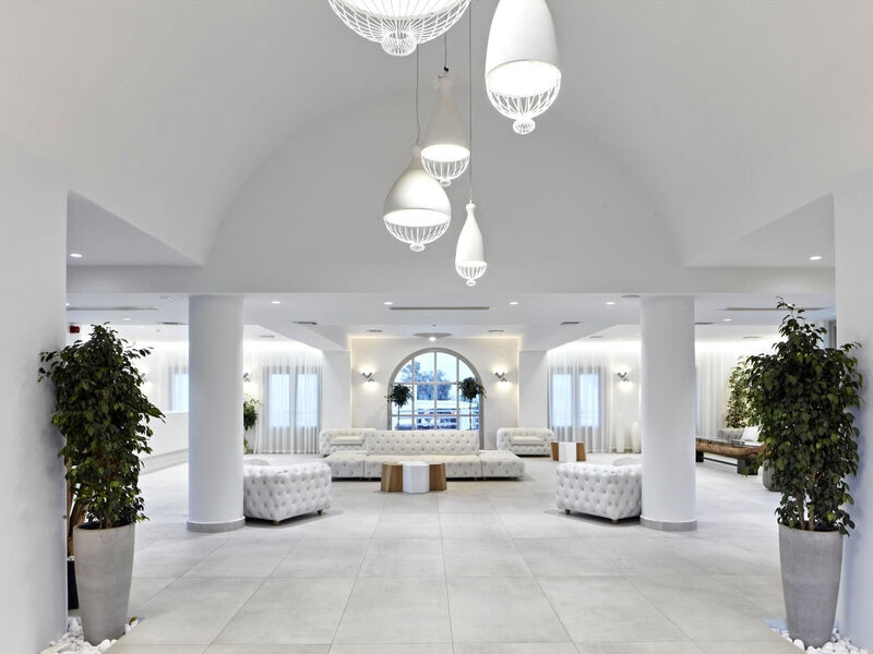 Costa Grand Resort & Spa