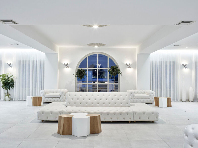 Costa Grand Resort & Spa