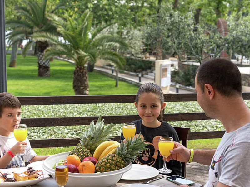 Cronwell Platamon Resort