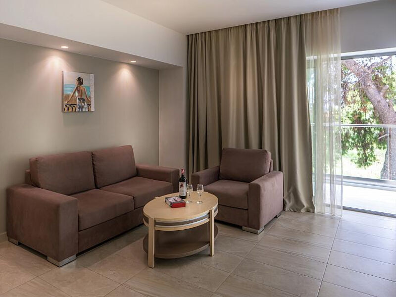 Cronwell Resort Sermilia