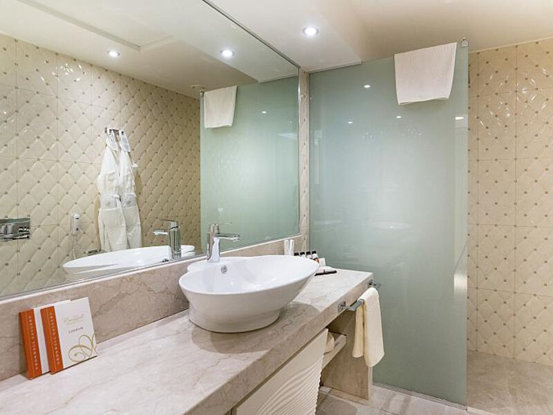 Cronwell Resort Sermilia