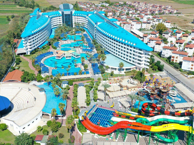 Crystal Admiral Resort Suites & Spa