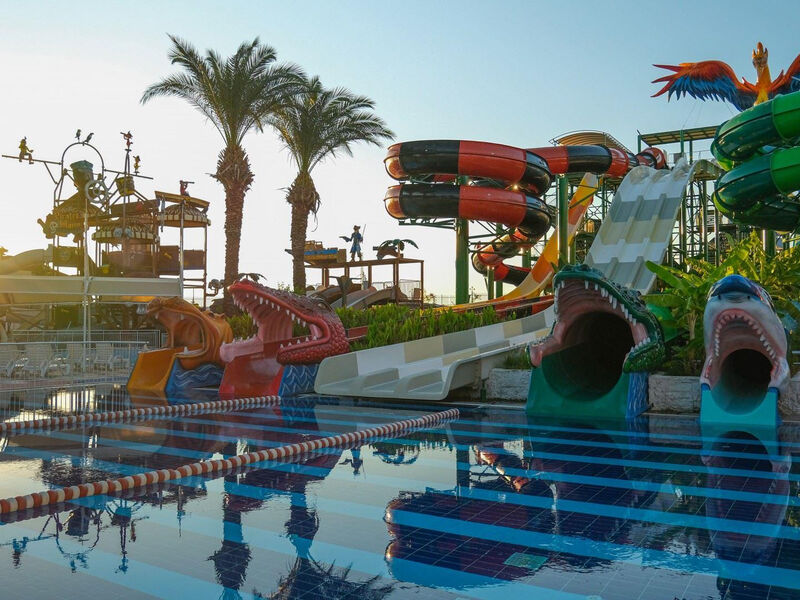 Crystal Admiral Resort Suites & Spa