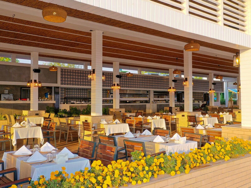 Crystal Admiral Resort Suites & Spa