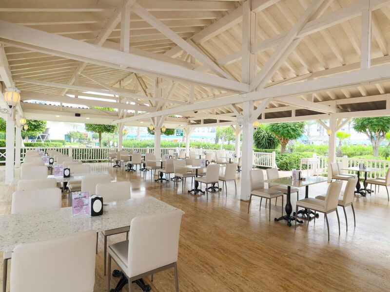 Crystal Admiral Resort Suites & Spa