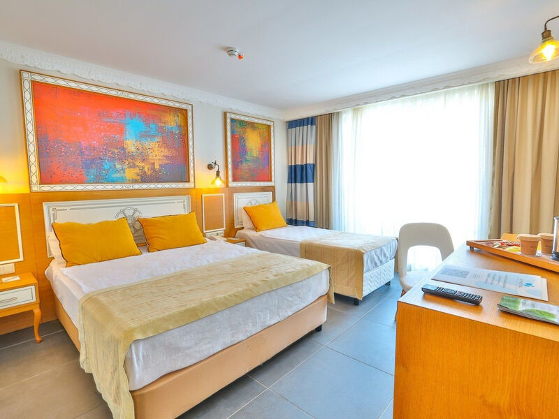 Crystal Club World Of Colours