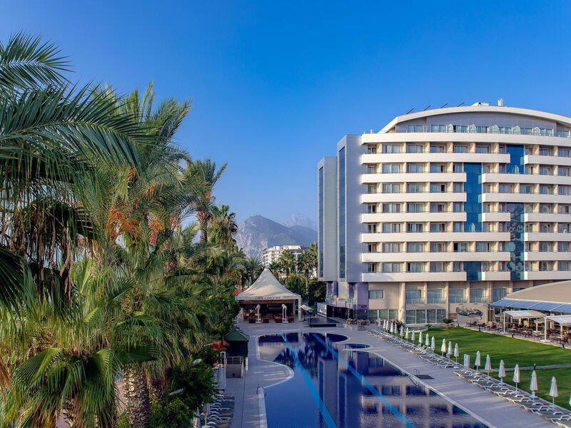 Crystal De Luxe Resort & Spa