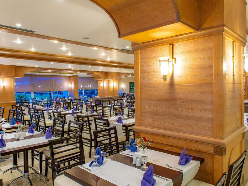 Crystal De Luxe Resort & Spa