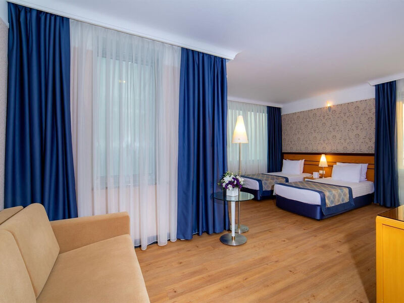 Crystal De Luxe Resort & Spa