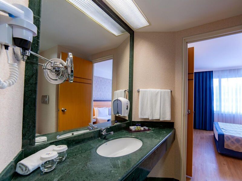 Crystal De Luxe Resort & Spa