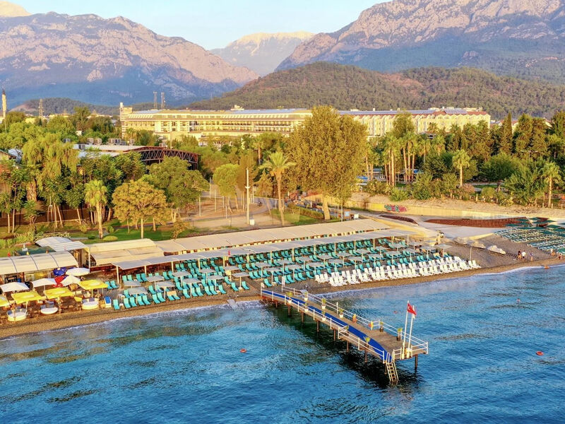 Crystal De Luxe Resort