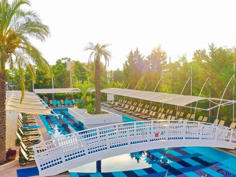 Crystal De Luxe Resort & Spa