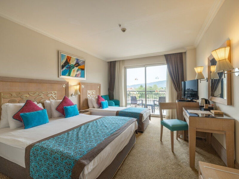 Crystal De Luxe Resort & Spa