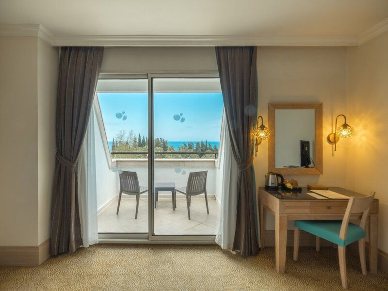 Crystal De Luxe Resort & Spa