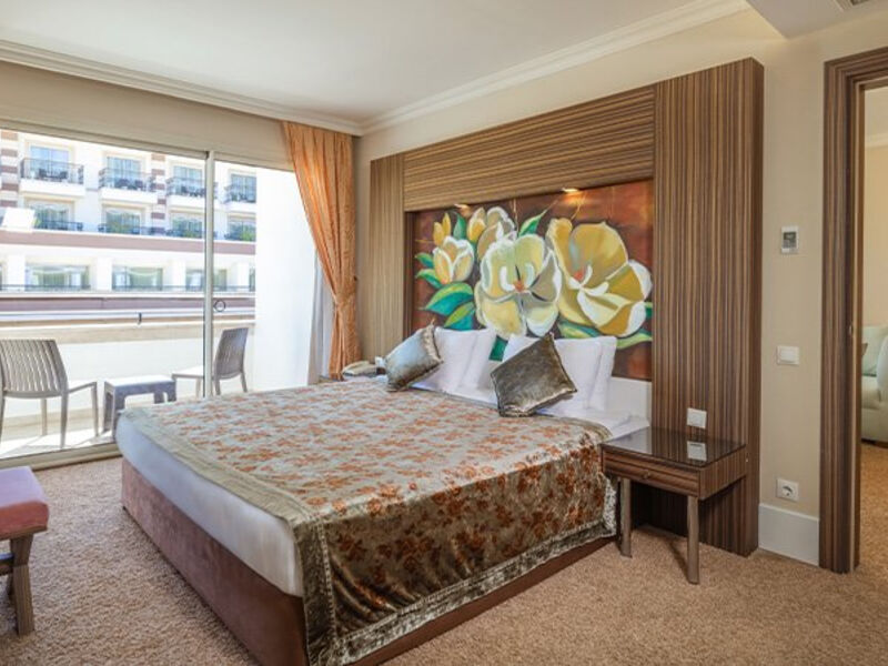 Crystal De Luxe Resort & Spa