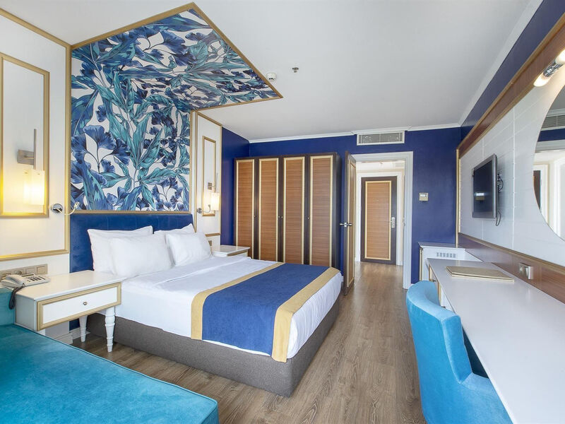 Crystal Family Resort & Spa