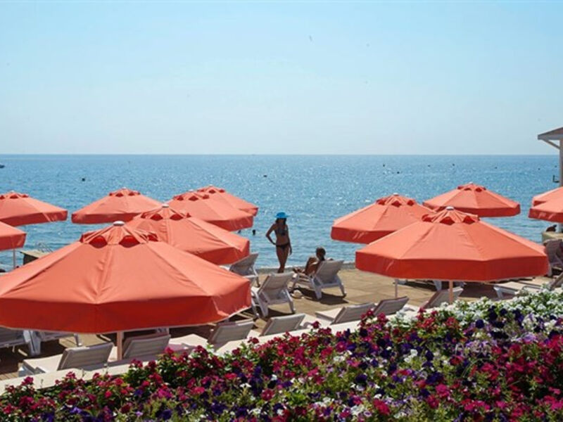 Crystal Flora Beach Resort