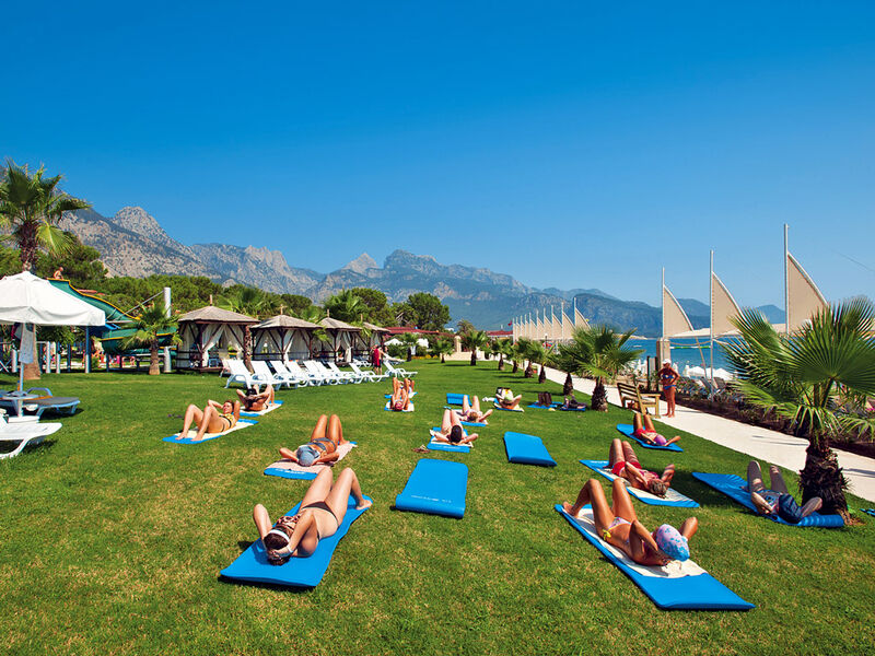 Crystal Flora Beach Resort