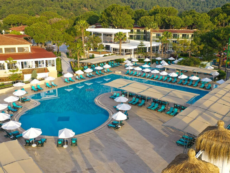 Crystal Flora Beach Resort