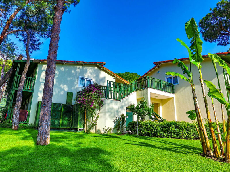 Crystal Flora Beach Resort