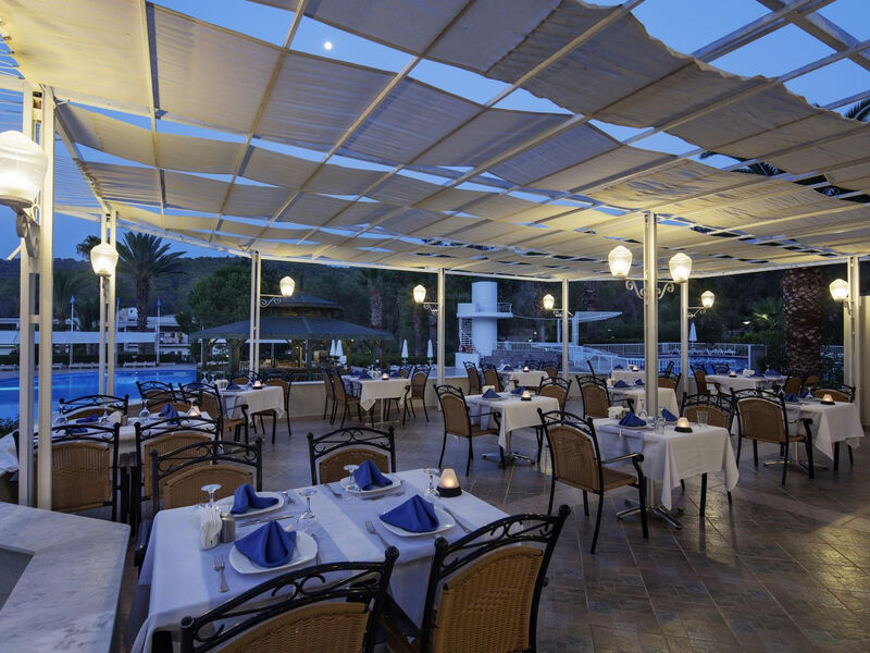 Crystal Green Bay Resort & Spa