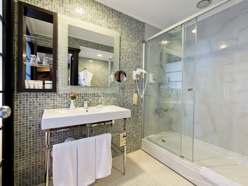Crystal Palace Luxury Resort And Spa