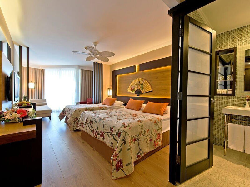 Crystal Palace Luxury Resort And Spa