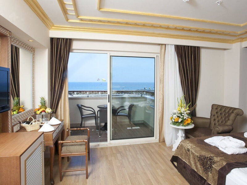 Crystal Palace Luxury Resort & Spa