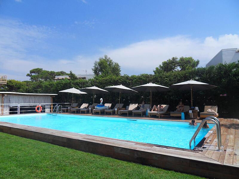 Cumeja Beach Club & Hotel
