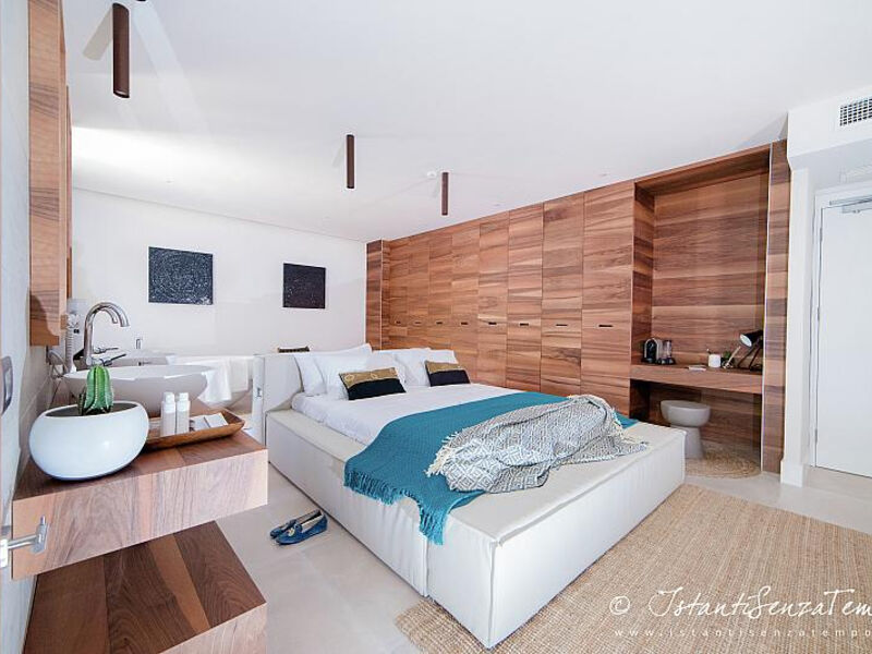 Cumeja Beach Club & Hotel