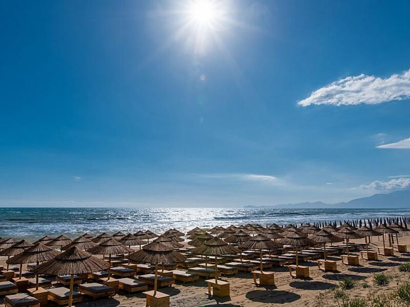 Cumeja Beach Club & Hotel