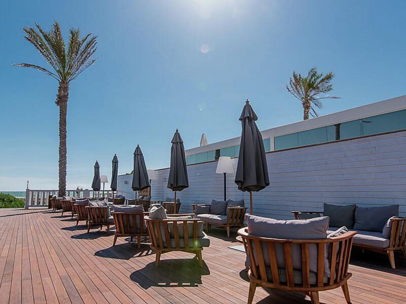 Cumeja Beach Club & Hotel