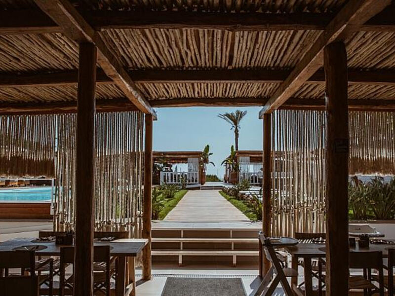 Cumeja Beach Club & Hotel